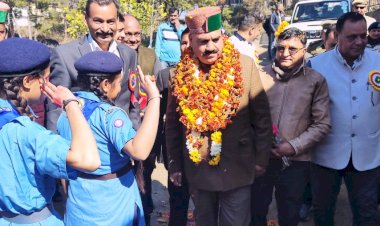 इंद्र दत्त लखनपाल ने चकमोह स्कूल में किया जिम का उदघाटन, मेधावी विद्यार्थियों को बांटे पुरस्कार