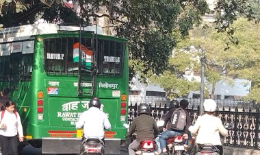 निजी बसें लगा रही है शहर के प्रमुख मार्ग पर जगह-जगह जाम  - राह चलती सवारियों को आवाजें लगाकर बुला रहे है परिचालक