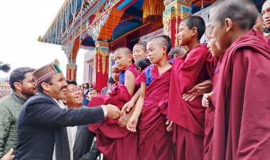 लोक निर्माण मंत्री विक्रमादित्य सिंह ने दोलांजी मोनेस्ट्री में आयोजित कार्यक्रम में बतौर मुख्य अतिथि भाग लिया