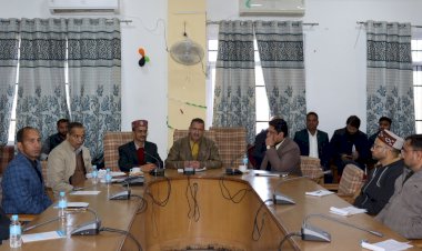 लोकसभा चुनाव पर होने वाले व्यय की गंभीरता से निगरानी करें अधिकारी : सुमित खिमटा