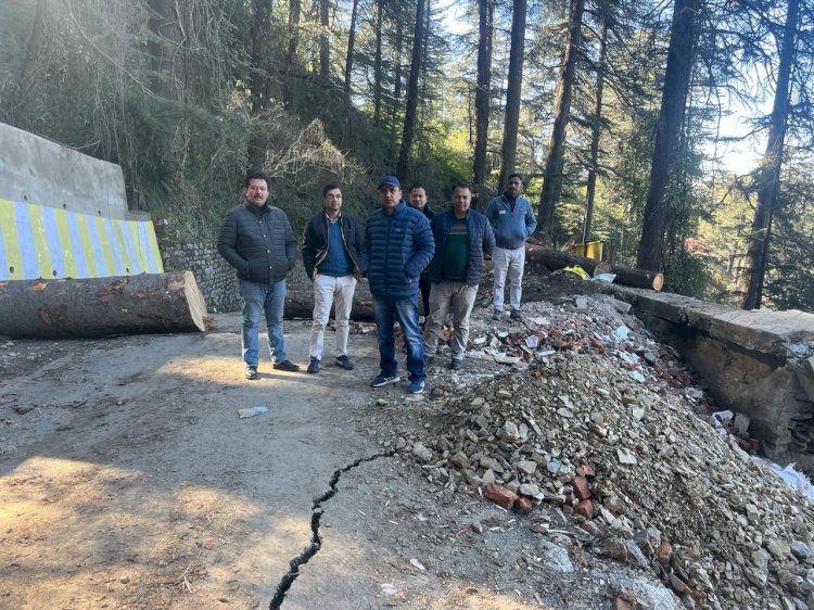 भानू गुप्ता ने बैमलोई-कनलोग सड़क का निरीक्षण कर यातायात शीघ्र बहाल करने के दिए निर्देश