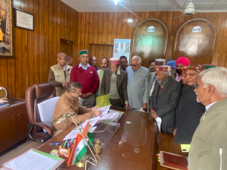 वित्तीय लाभ न मिलने से सरकार से नाराज पेंशनर्स, मुख्यमंत्री से की जल्द लम्बित वित्तीय लाभ जारी करने की मांग