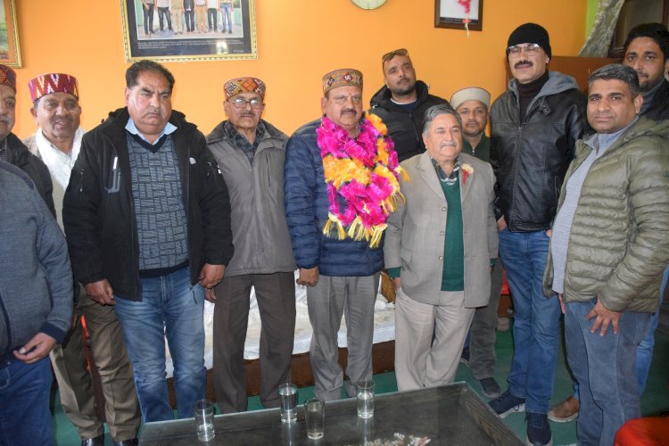 अखाड़ा बाजार में हुए व्यापार मंडल कूल्लू के चुनाव, मदन लाल सूद बने व्यपार मंडल कूल्लू के निर्विरोध अध्यक्ष