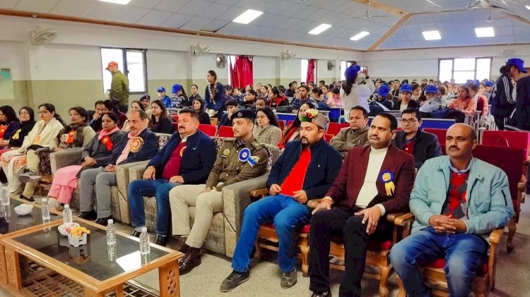 नाहन कॉलेज में सड़क सुरक्षा पर जागरूकता, पुलिस व सड़क सुरक्षा क्लब ने आयोजित किया कार्यक्रम