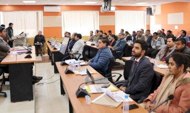 लंबित राजस्व मामलों का शीघ्र निपटारा सुनिश्चित करें अधिकारी: डीसी