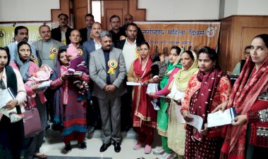 रसोई से लेकर अंतरिक्ष तक सभी जिम्मेदारियां निभा रही हैं महिलाएं : सुरेश कुमार