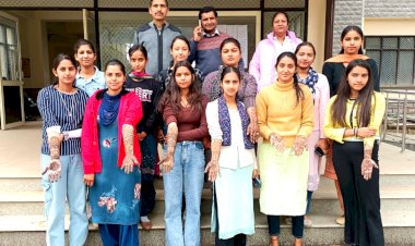 स्वीप कार्यक्रम के तहत मेहंदी प्रतियोगिता आयोजित कर दिया मतदाता जागरूकता का संदेश