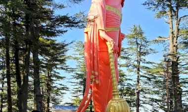 डॉ बिंदल ने शिमला के प्रसिद्ध जाखू मंदिर में शीश नवाया