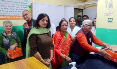 लेडी गवर्नर एवं हि० प्र० राज्य रेडक्रॉस शिमला की अध्यक्षा ने किया इंदिरा गाँधी आयुर्विज्ञान संस्थान के कैंसर अस्पताल का दौरा