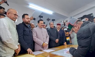 हिमाचल के 3 निर्दलीय विधायकों ने विधानसभा पहुंचकर दिया इस्तीफा