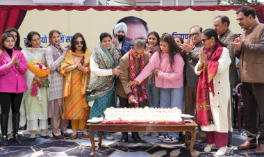 मुख्यमंत्री सुक्खू ने मनाया अपना जन्मदिन, बधाई देने के लिए उमड़ा सैलाब