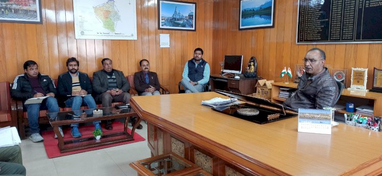 उपायुक्त ने की केंद्रीय सड़क परिवहन एवं राजमार्ग मंत्री के दौरे की तैयारियों की समीक्षा