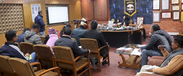 उपायुक्त कुल्लू ने की राजस्व अधिकारियों के साथ कार्यों की प्रगति की समीक्षा बैठक की अध्यक्षता