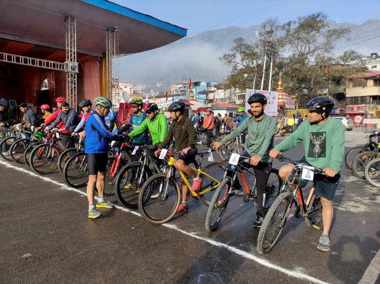 साइकिल स्पर्धा में वंश कालिया, सुनील बरंगपा और आराध्य प्रथम