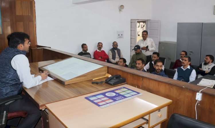 सी-विजिल एप कर सकते हैं आचार संहिता के उल्लंघन की शिकायतें : ओम कांत ठाकुर