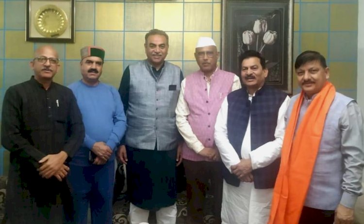 लोकसभा चुनाव बहुत बुरी तरह से हारने वाली है कांग्रेस ... टंडन भाजपा नेताओं ने को टंडन से मुलाकात
