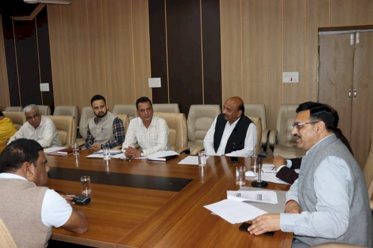 सभी स्वास्थ्य संस्थानों में गुणात्मक स्वास्थ्य सुविधायें उपलब्ध करवाना जरूरी : एल.आर. वर्मा