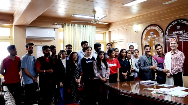 मांडव्य कलामंच ने सांस्कृतिक गतिविधियों को बढ़ावा देने के लिए उपायुक्त मंडी को किया सम्मानित