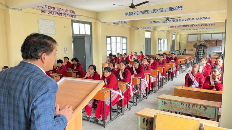 सुल्तानपुर गर्ल्स स्कूल में  मतदाता शिक्षा एवं निर्वाचन सहभागिता कार्यक्रम  - स्वीप  का आयोजन