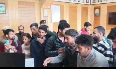 एसएफआई ने विश्वविद्यालय में Ph.D मे हुई फर्जी एडमिशन को लेकर DS से की मुलाकात 