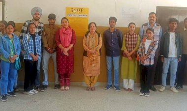 राजकीय महाविद्यालय कण्डाघाट में हस्ताक्षर अभियान के तहत चलाया मतदाता जागरूकता अभियान