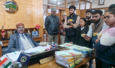 अखिल भारतीय विद्यार्थी परिषद ने अनुसूचित जनजाति वर्ग के PhD में आरक्षण को समाप्त करने के विरुद्ध VC के सामने उठाई आवाज- गौरव