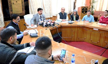 चुनाव प्रक्रिया में लगे अधिकारी व कर्मचारी बढ़चढ़ कर करें अपने कर्तव्य का पालन - जिला निर्वाचन अधिकारी