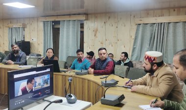 लाहौल के दुर्गम क्षेत्रों में दूरसंचार की सेवाएं सुचारू रूप से व्यवस्थित करें बीएसएनएल के अधिकारी