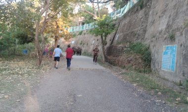 विला राउंड में इंटर लॉक टाइल्स के विरोध में शुरू हुआ हस्ताक्षर अभियान, पर्यावरण संरक्षण समिति ने नप प्रशासन को सौंपा पत्र