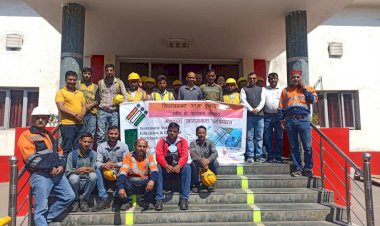 अंबुजा सीमेंट फैक्ट्री दाड़लाघाट में स्वीप टीम ने समझाया मतदान का महत्व