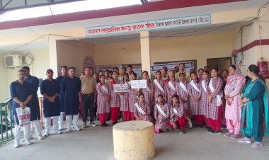 एकलव्य कलामंच और पूर्वी कलामंच के कलाकारों ने बताया मतदान का महत्व