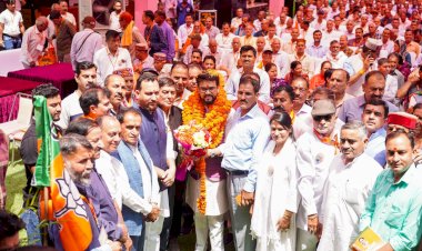 कांग्रेस वोट बैंक, तुष्टिकरण जबकि भाजपा समान विकास की करती है राजनीति: अनुराग ठाकुर