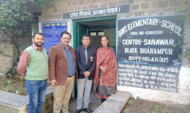 ज़िला निर्वाचन अधिकारी ने कसौली विधानसभा क्षेत्र में मतदान केन्द्र का निरीक्षण किया