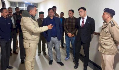 जिला निर्वाचन अधिकारी व पुलिस अधीक्षक ने चिड़गांव के सुन्धा मतदान केंद्र का किया निरीक्षण