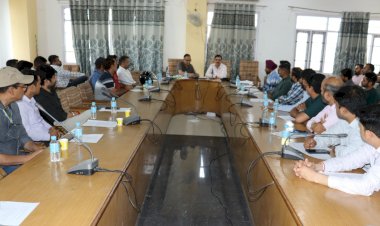 सभी माईक्रो आर्ब्जवर अपना कार्य जिम्मेवारी के साथ करें-एल.आर. वर्मा