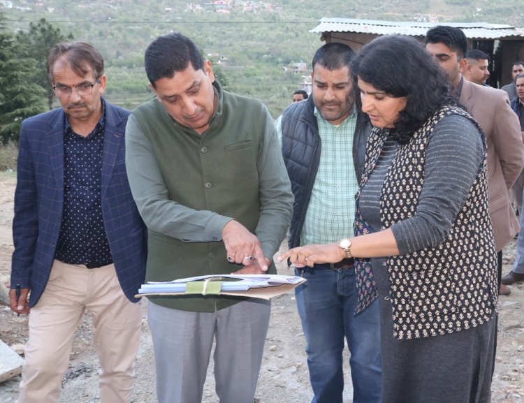 उपायुक्त ने किया निर्माणाधीन जेल परिसर का निरीक्षण, कार्य में तेजी लाने के दिए निर्देश