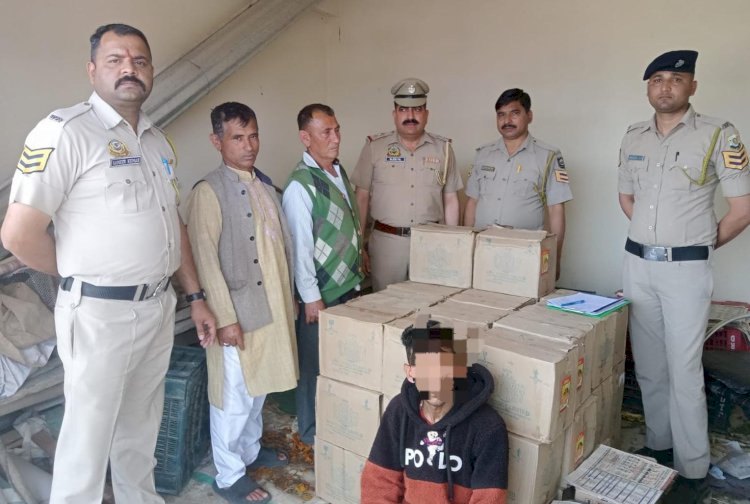 जामना में दुकान से, 54 पेटियां देशी शराब पकड़ी,पुलिस ने हिरासत में लिया आरोपी