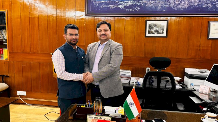 उपायुक्त ने बीडीओ टूटू अनमोल को यूपीएससी परीक्षा पास करने पर दी बधाई