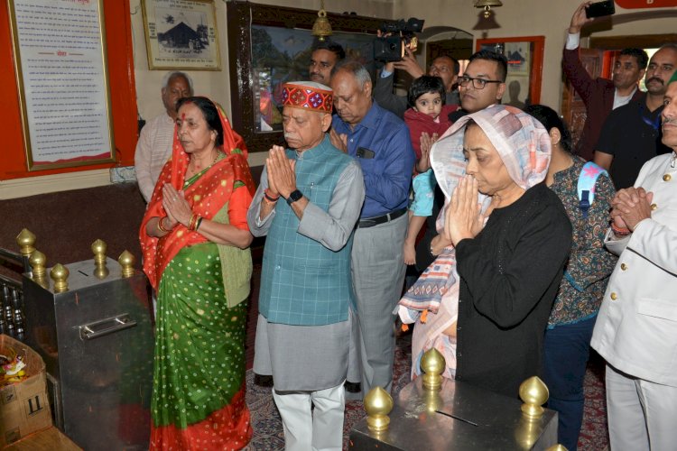 राम नवमी पर राज्यपाल ने जाखू मंदिर में पूजा-अर्चना की