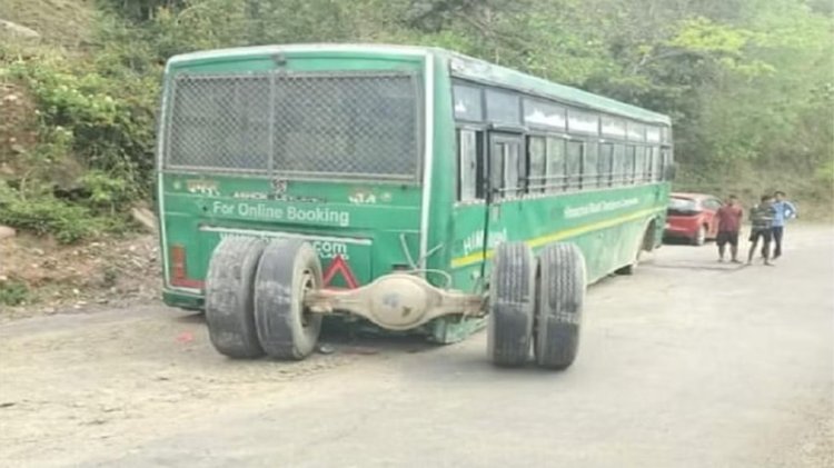 बस का चलते-चलते पिछले टायरों का पूरा हिस्सा खुला, टला बड़ा हादसा