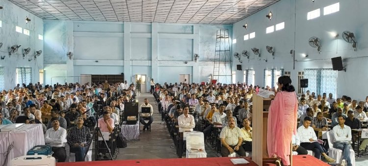 ईवीएम और वीवीपैट को लेकर 817 पोलिंग ऑफिसर्स को दी ट्रेनिंग, चुनाव की बारीकियां से करवाया अवगत