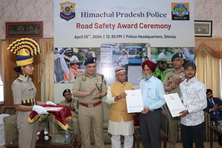 राज्यपाल ने सड़क सुरक्षा पुरस्कार प्रदान किए, वर्ष 2023 में राज्य में सड़क दुर्घटनाओं में उल्लेखनीय कमी