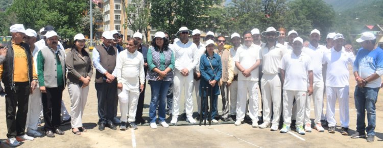 स्वीप  के तहत आयोजित क्रिकेट मैच में जिला प्रशासन इलेवन ने प्रेस क्लब को 32 रनों से हराया