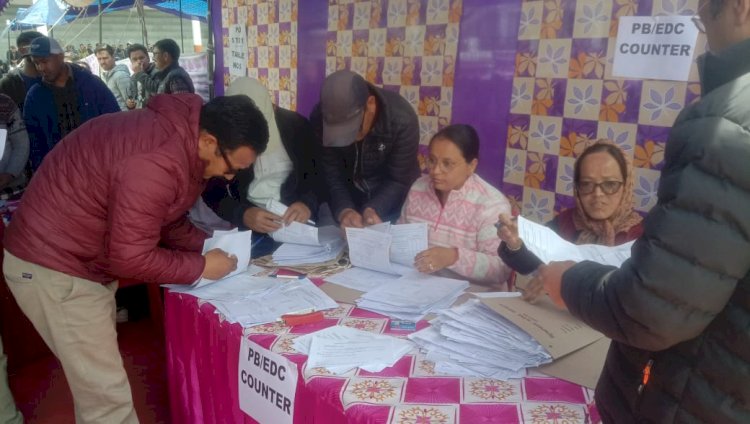 लाहौल स्पीति में ईवीएम और वीवीपैट को लेकर पोलिंग ऑफिसर्स को दी ट्रेनिंग