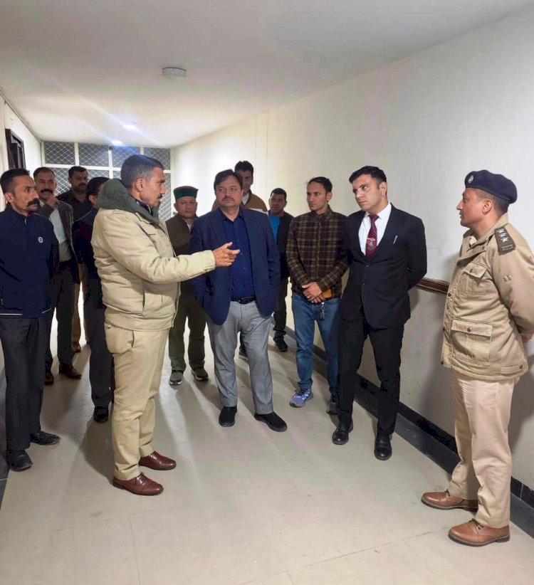 जिला निर्वाचन अधिकारी व पुलिस अधीक्षक ने चिड़गांव के सुन्धा मतदान केंद्र का किया निरीक्षण