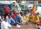 भाजपा पार्षदों ने दिया धरना,कार्यकारी अधिकारी पर अनदेखी के आरोप, आवारा कुत्तों की समस्या से जूझ रहे शहर के कई वार्ड,