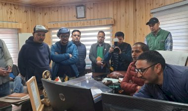 केलांग में किया ईवीएम वीवीपेट मशीनों का प्रथम  रेंडमाइजेशन