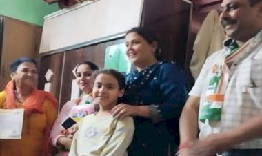 कांग्रेसियों ने डोर टू डोर प्रचार किया आरंभ