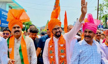 कांग्रेसी नेता रहते भारत में लेकिन इनके दिल में पाकिस्तान: अनुराग ठाकुर