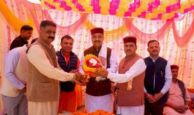 खुद मिंया फजीह़त, दूसरों को नसीह़त : - सुरेश कश्यप